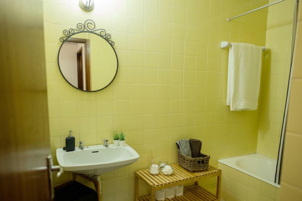 Cozy 3 Room Apartment In Penafiel Centre 외부 사진